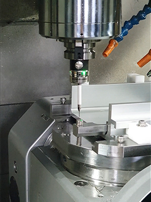 M/C 工具機 4+1軸 盤面Ø250mm